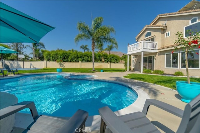 30528 Covecrest Cir, Menifee, CA 92584 - view of pool featuring a pool with connected hot tub and a patio