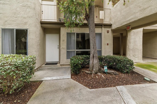 13754 Mango Dr Unit 111, Del Mar, CA 92014 - entrance to property with a balcony and stucco siding
