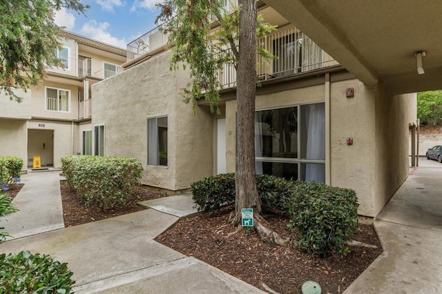 13754 Mango Dr Unit 111, Del Mar, CA 92014 - property entrance featuring stucco siding