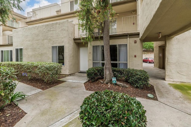 13754 Mango Dr Unit 111, Del Mar, CA 92014 - property entrance featuring a balcony and stucco siding