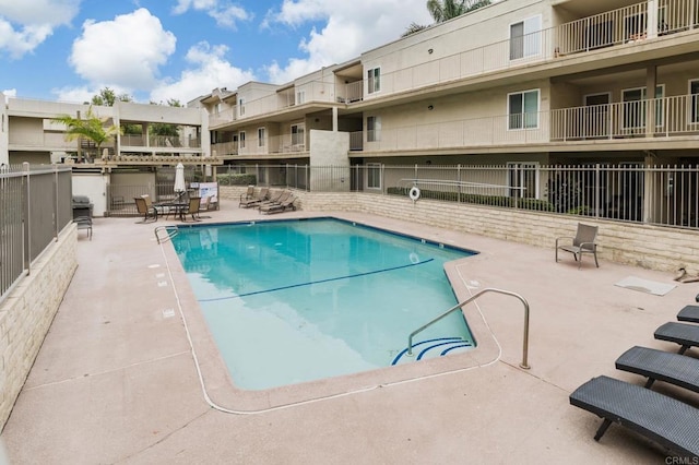 13754 Mango Dr Unit 111, Del Mar, CA 92014 - community pool featuring a patio