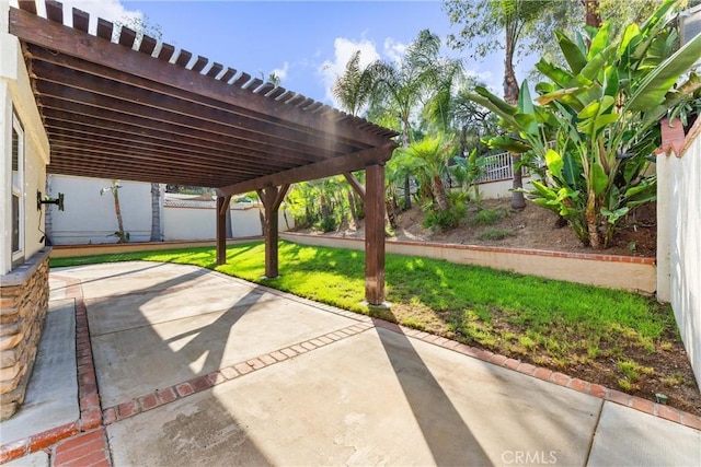 25 Westbrook Ln, Pomona, CA 91766 - fenced backyard with a patio