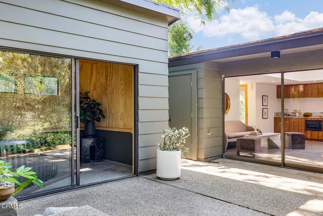 808 Inverness Dr, La Canada Flintridge, CA 91011 - property entrance