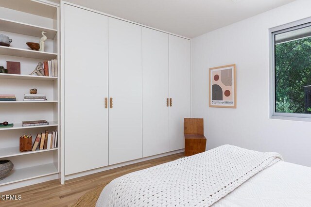 808 Inverness Dr, La Canada Flintridge, CA 91011 - bedroom with wood finished floors and a closet