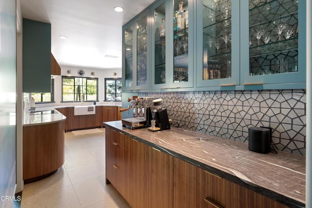 3312 Thorndale Rd, Pasadena, CA 91107 - bar area featuring tasteful backsplash and recessed lighting