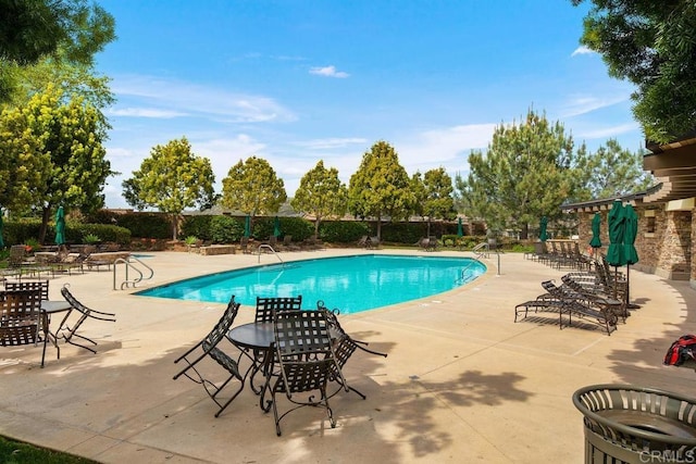 7661 Sitio Algodon, Carlsbad, CA 92009 - community pool featuring a patio area