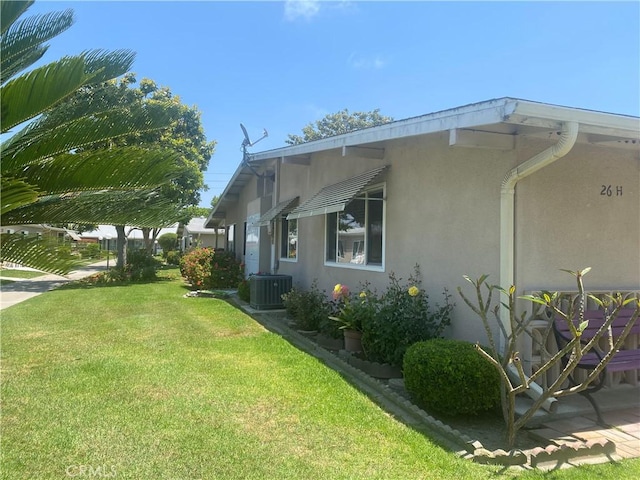 1871 Golden Rain Rd Unit M14-26H, Seal Beach, CA 90740 - view of side of property with stucco siding and a yard