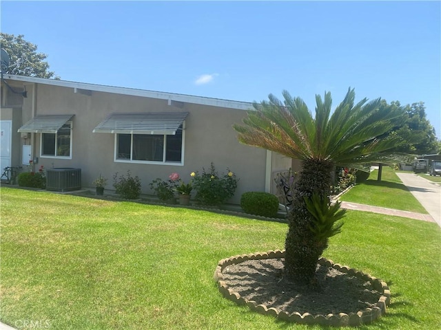 1871 Golden Rain Rd Unit M14-26H, Seal Beach, CA 90740 - view of property exterior with stucco siding and a yard