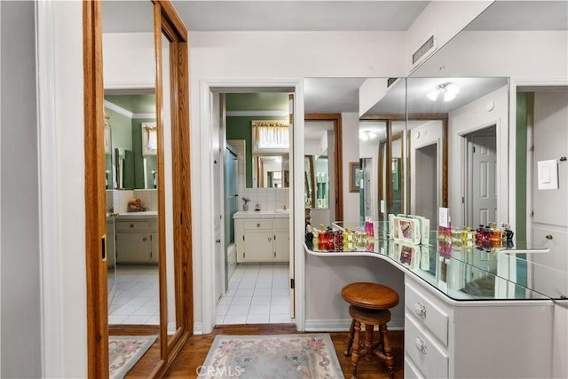 9214 Mclennan Ave, Northridge, CA 91343 - full bath featuring vanity and wood finished floors