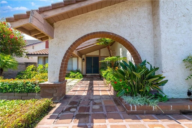 28752 Pisces St, Agoura Hills, CA 91301 - doorway to property with stucco siding