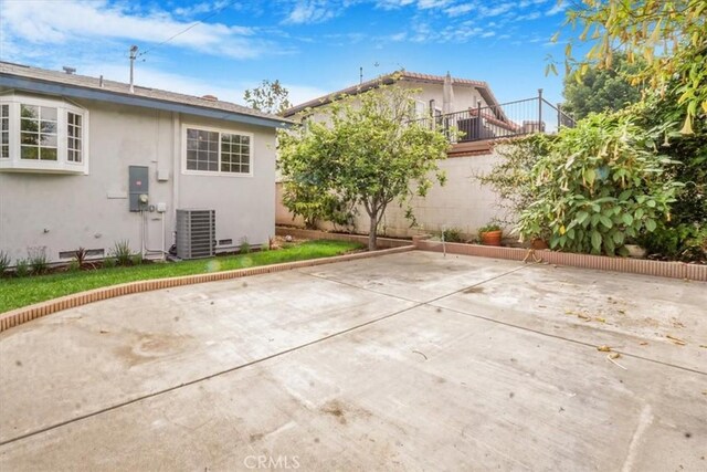 1129 Belbury Dr, Walnut, CA 91789 - view of patio / terrace