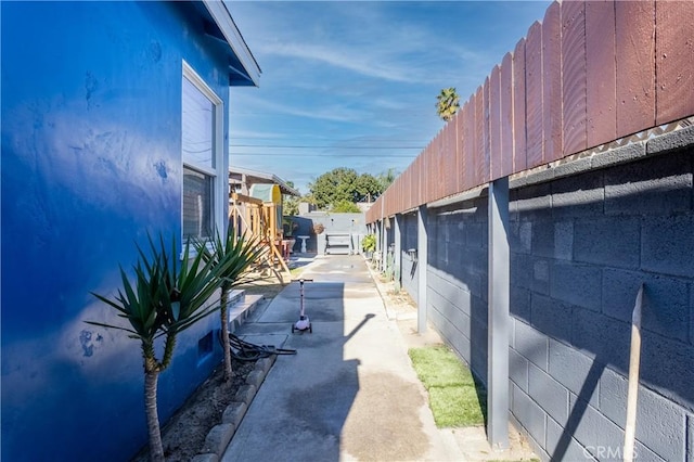 2561 E Washington St, Carson, CA 90810 - view of side of home