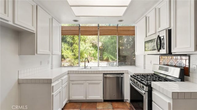 31850 Camino Marea, Temecula, CA 92592 - kitchen with stainless steel appliances, backsplash, and white cabinets