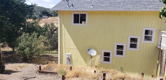 2723 Apache Trl, Clearlake Oaks, CA 95423 - view of side of property with roof with shingles