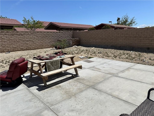 37920 Pisces Cir, Palmdale, CA 93552 - fenced backyard with a patio area