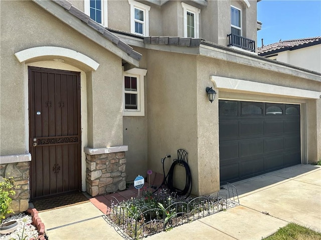 37920 Pisces Cir, Palmdale, CA 93552 - entrance to property featuring stucco siding, stone siding, and driveway