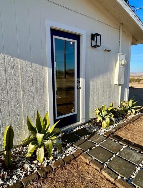 55354 El Lobo Rd, Landers, CA 92285 - doorway to property