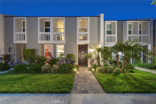 16520 Harbour Ln Unit 6, Huntington Beach, CA 92649 - multi unit property featuring a front yard