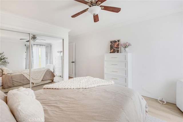1055 Orizaba Ave Unit 3, Long Beach, CA 90804 - bedroom featuring crown molding, light wood finished floors, a ceiling fan, and a closet