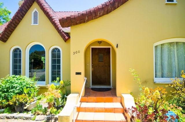 900 S Los Robles Ave, Pasadena, CA 91106 - property entrance featuring stucco siding and a tiled roof