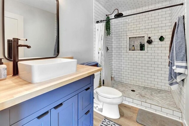 1500 Pacific Ave, Norco, CA 92860 - full bathroom featuring tiled shower, vanity, and wood finished floors