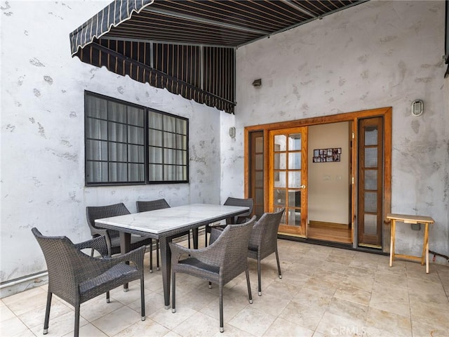 715 W Palm Ave, El Segundo, CA 90245 - dining area with a high ceiling