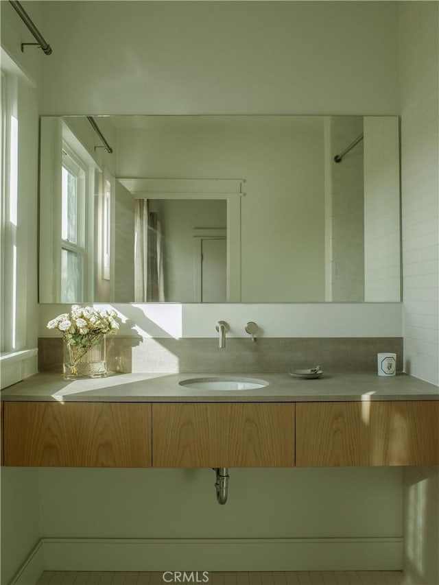 1807 Montana St, Los Angeles, CA 90026 - bathroom featuring vanity