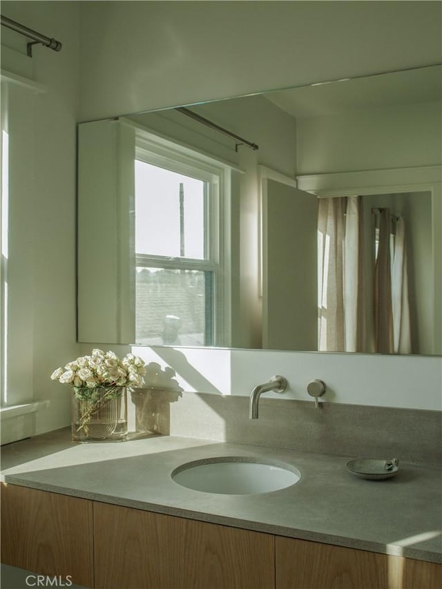 1807 Montana St, Los Angeles, CA 90026 - bathroom with vanity