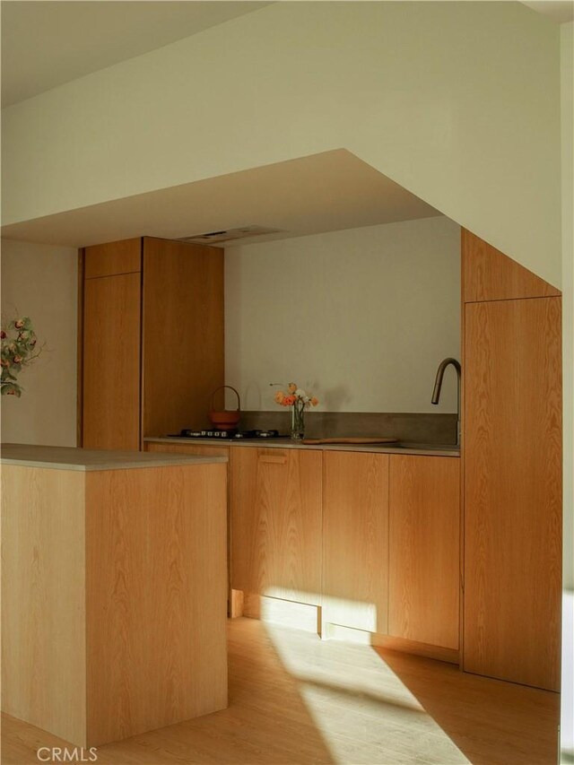 1807 Montana St, Los Angeles, CA 90026 - kitchen with light wood-style floors