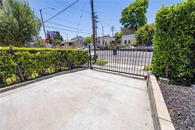 1807 Montana St, Los Angeles, CA 90026 - gate with a residential view