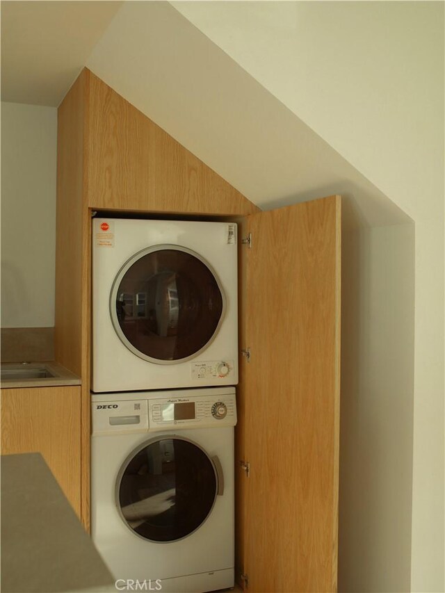 1807 Montana St, Los Angeles, CA 90026 - washroom featuring estacked washer and dryer