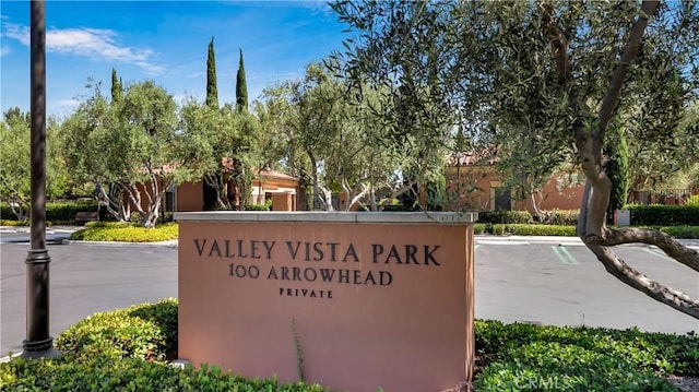 233 Bright Poppy, Irvine, CA 92618 - community / neighborhood sign with uncovered parking