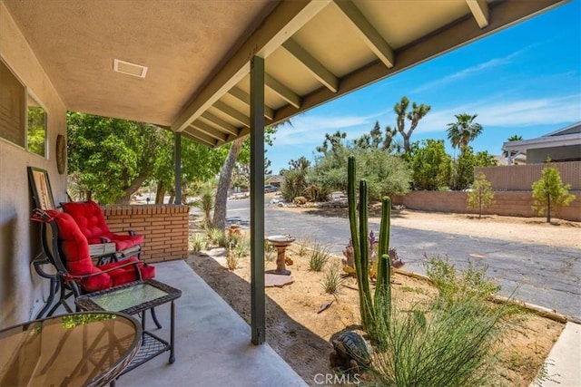 8160 Cholla Ave, Yucca Valley, CA 92284 - view of patio / terrace