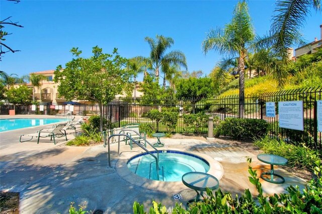 25066 El Carrizo, Laguna Niguel, CA 92677 - community pool with a community hot tub and a patio