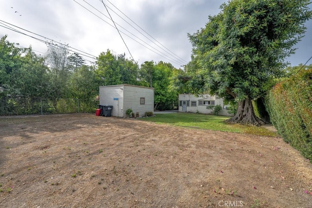 315 E Randolph St, Glendale, CA 91207 - view of yard featuring an outbuilding