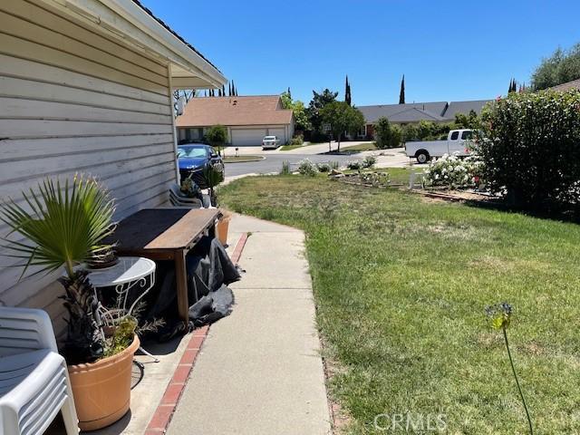 18759 Mayall St, Northridge, CA 91324 - view of grassy yard