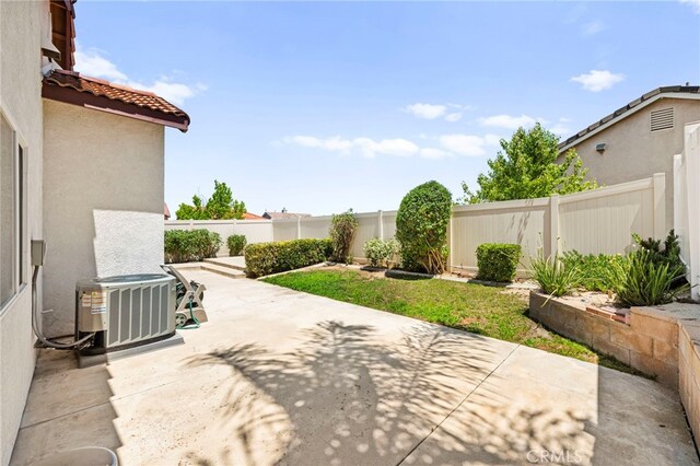 33546 Maplewood Ct, Temecula, CA 92592 - fenced backyard with a patio area