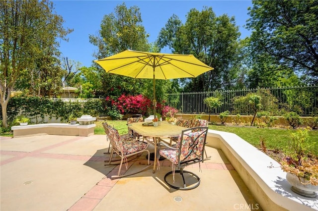 4324 Park Verdi, Calabasas, CA 91302 - fenced backyard with a patio area and outdoor dining area