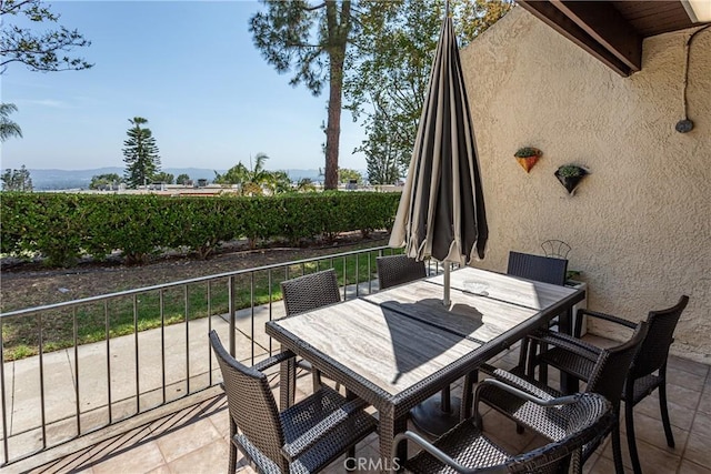 9418 Via Patricia Unit 30, Burbank, CA 91504 - patio / terrace with outdoor dining space