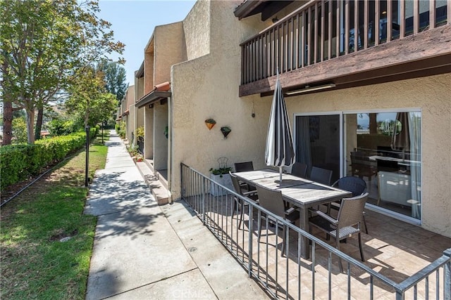 9418 Via Patricia Unit 30, Burbank, CA 91504 - patio / terrace with outdoor dining area and a patio area