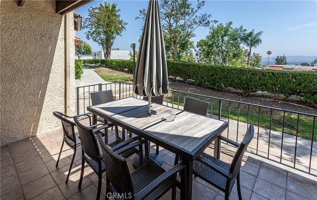 9418 Via Patricia Unit 30, Burbank, CA 91504 - view of patio with outdoor dining space