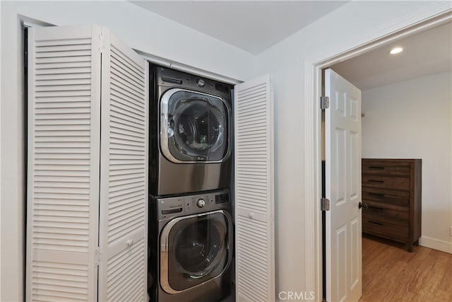582 Sunset View Rd, Twin Peaks, CA 92391 - laundry area featuring estacked washer and dryer, wood finished floors, and recessed lighting
