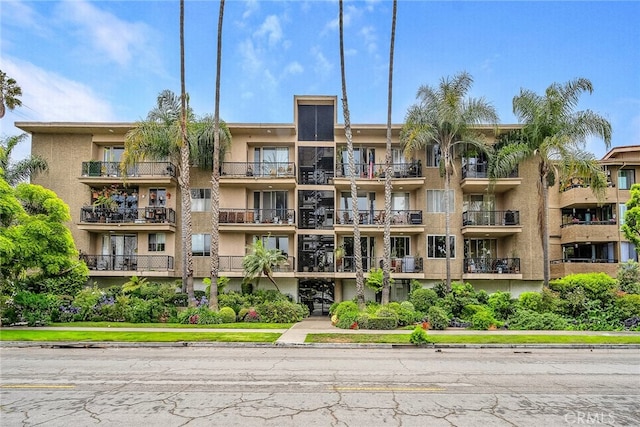2662 E 2nd St Unit E1, Long Beach, CA 90803 - view of apartment building / complex