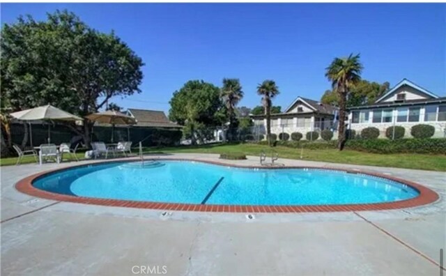 3666 Cedar Ave, Long Beach, CA 90807 - community pool with a patio
