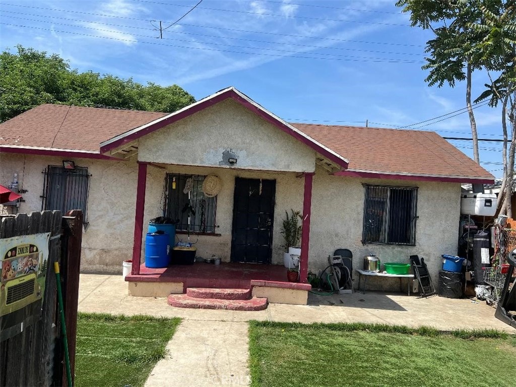 151 E 54th St, Los Angeles, CA 90011 - view of front facade featuring stucco siding