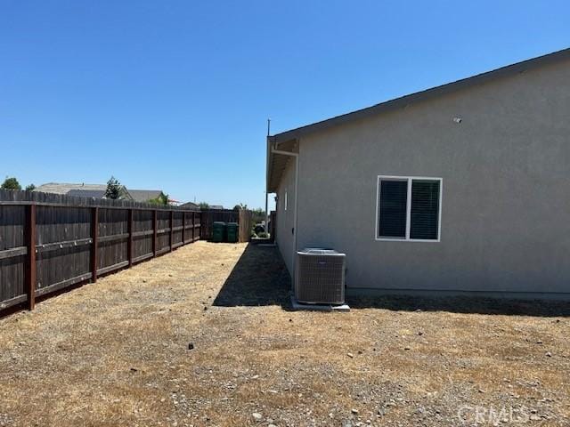 1658 Almondwood Dr, Orland, CA 95963 - view of side of home featuring a fenced backyard and stucco siding