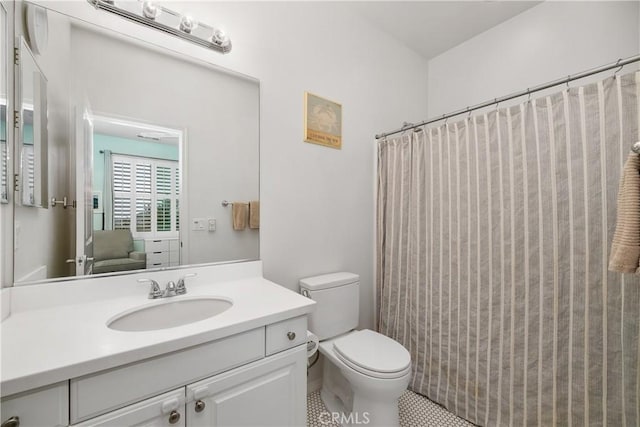 13131 Park Pl Unit 102, Hawthorne, CA 90250 - full bath featuring vanity, tile patterned floors, and a shower with curtain