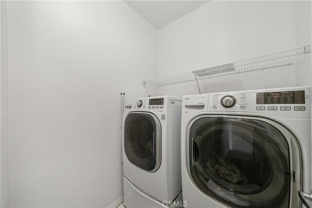 13131 Park Pl Unit 102, Hawthorne, CA 90250 - washroom with washer and clothes dryer