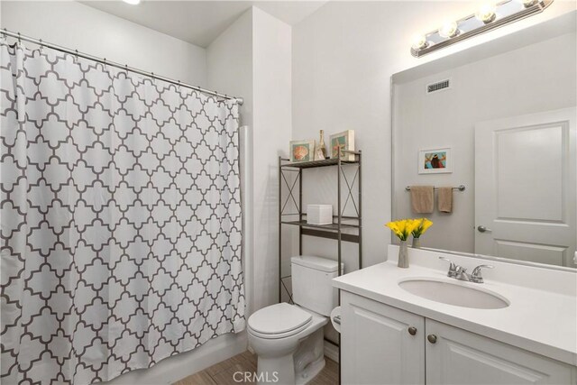 13131 Park Pl Unit 102, Hawthorne, CA 90250 - full bath featuring vanity and shower / bath combination with curtain