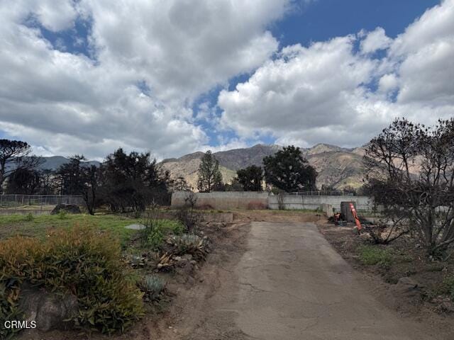 563 E Las Flores Dr, Altadena, CA 91001 - photo 1